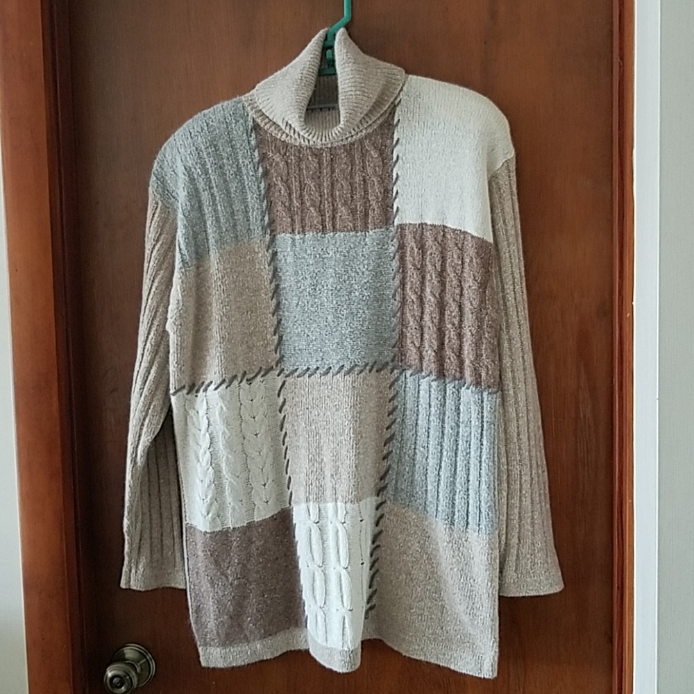 Woman's tunic turtleneck sweater